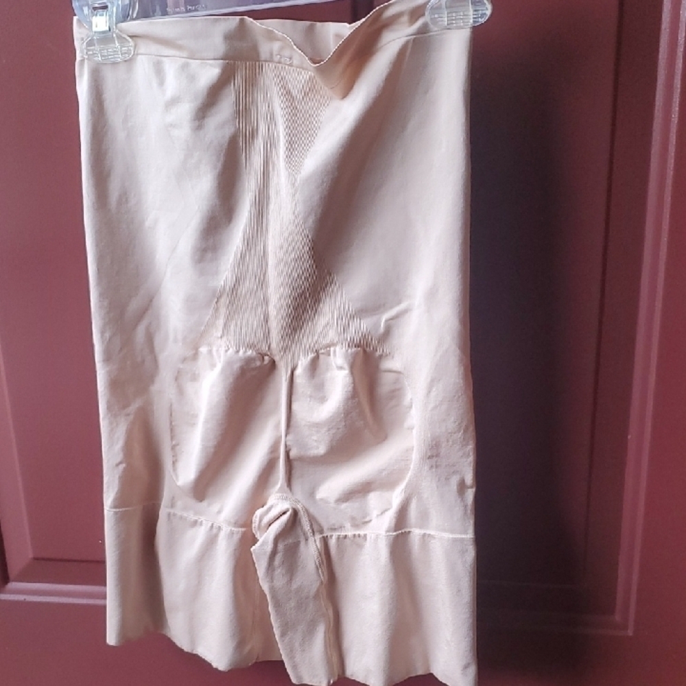 SPANX Nude Shapewear with Red Tag - Picture 8 of 9